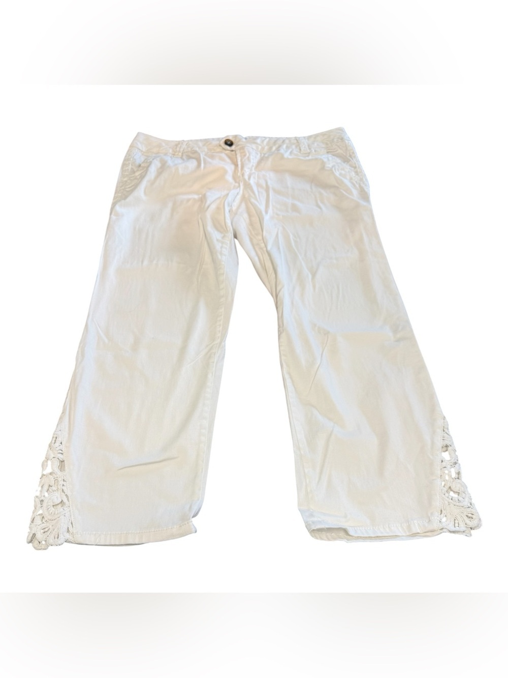 BKE White Casual cropped pants size 31 Kinley style with Metal Logo Plate